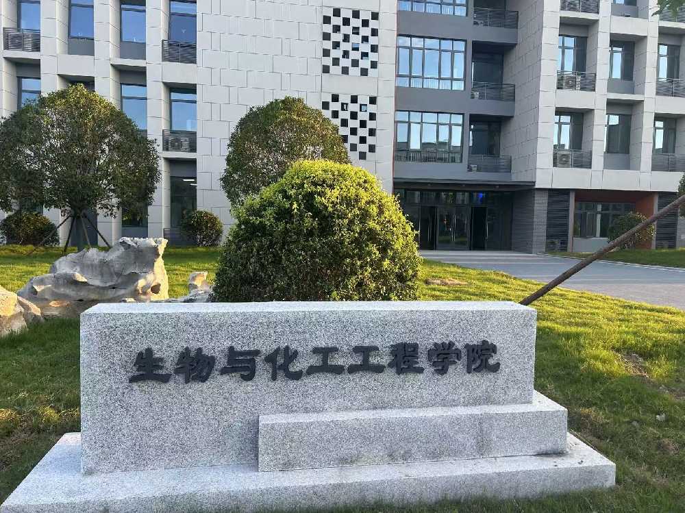 迭部县扬州职业大学体育场高杆灯项目